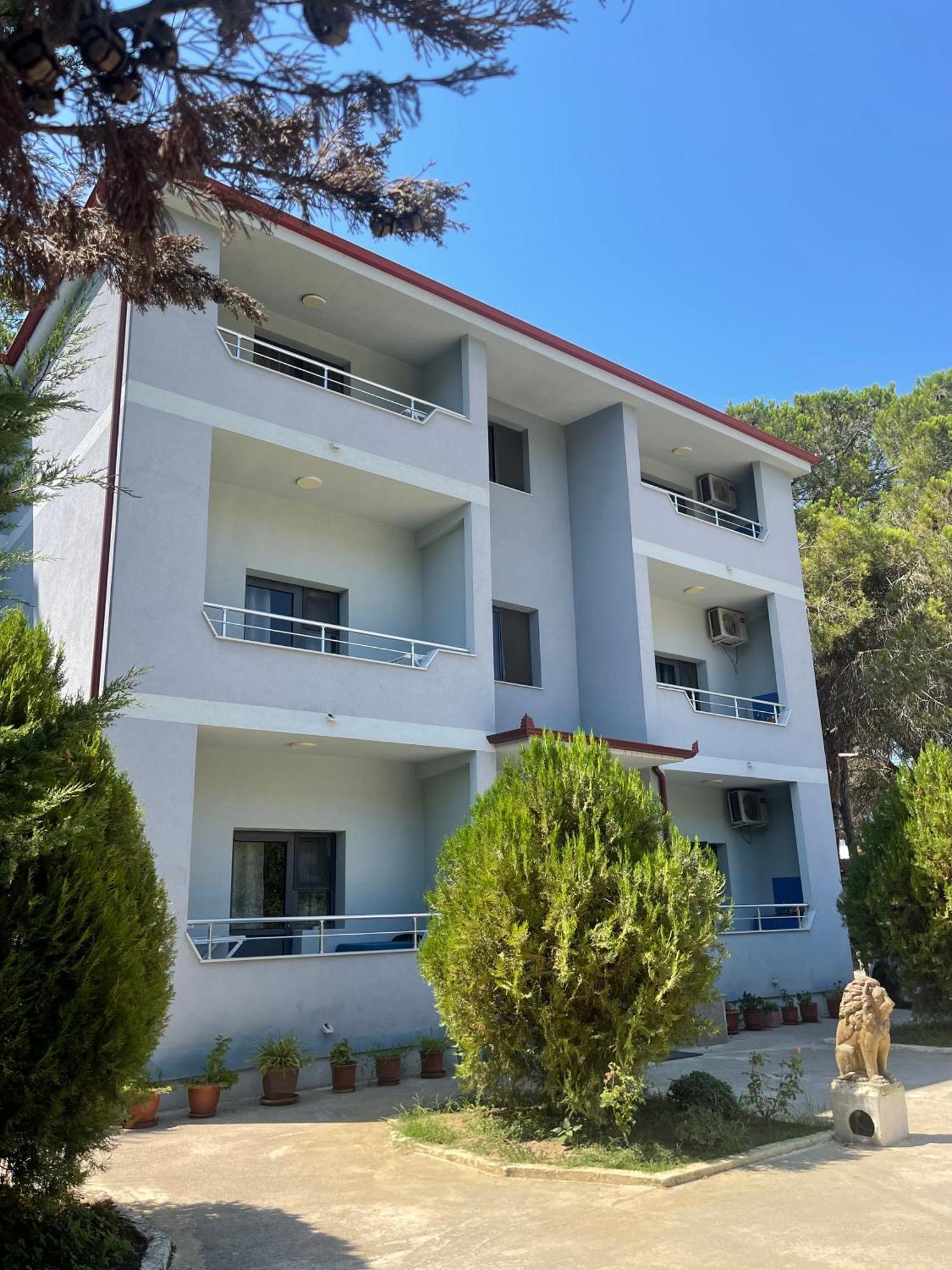 Canary Hotel Golem  Luaran gambar