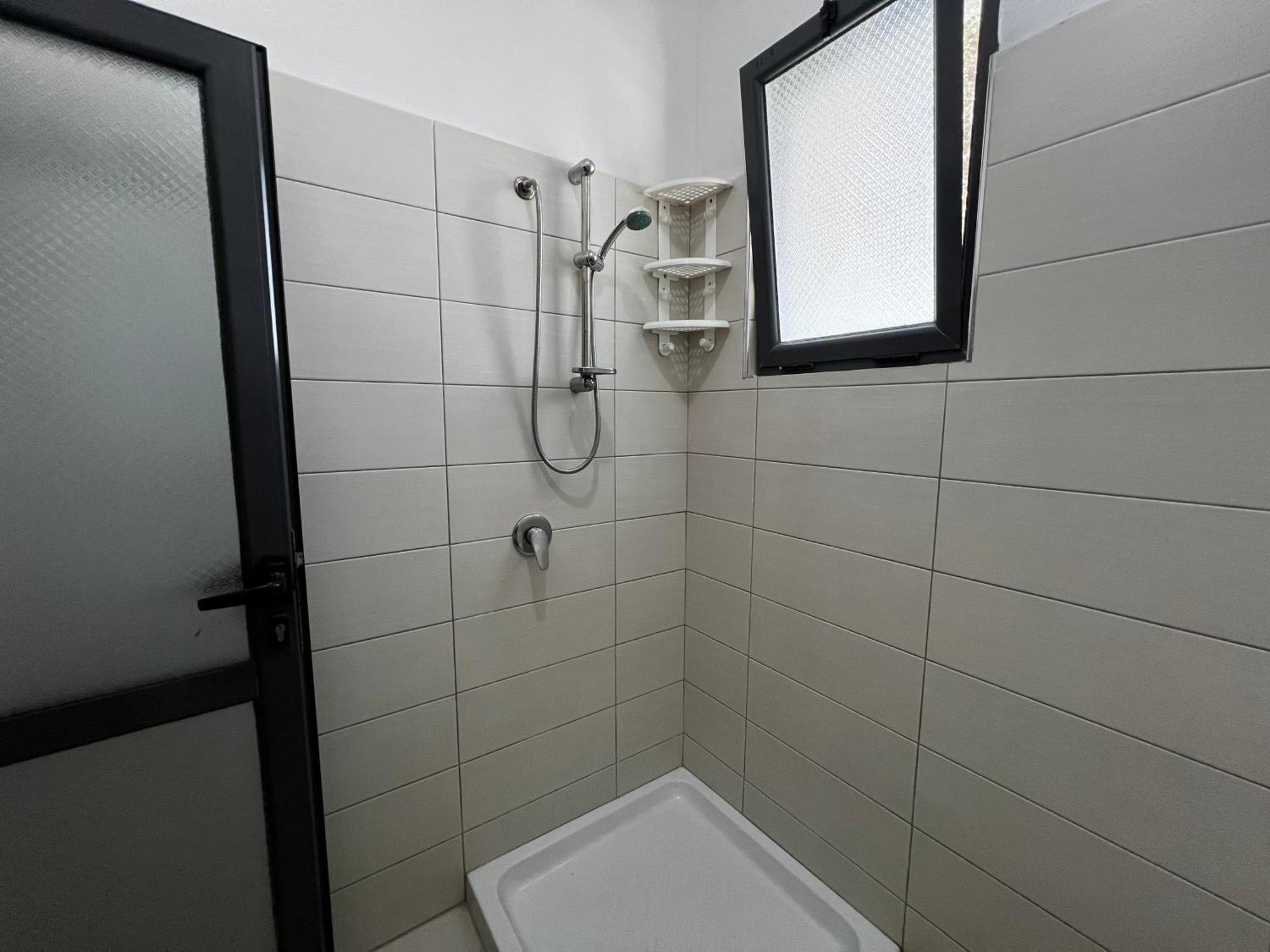 Canary Hotel Golem  Luaran gambar