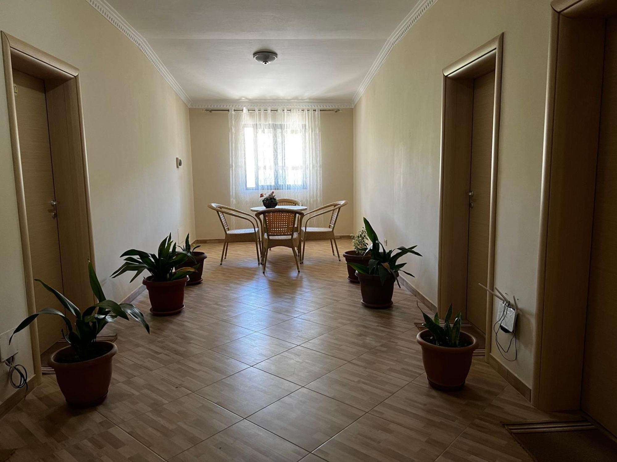 Canary Hotel Golem  Luaran gambar