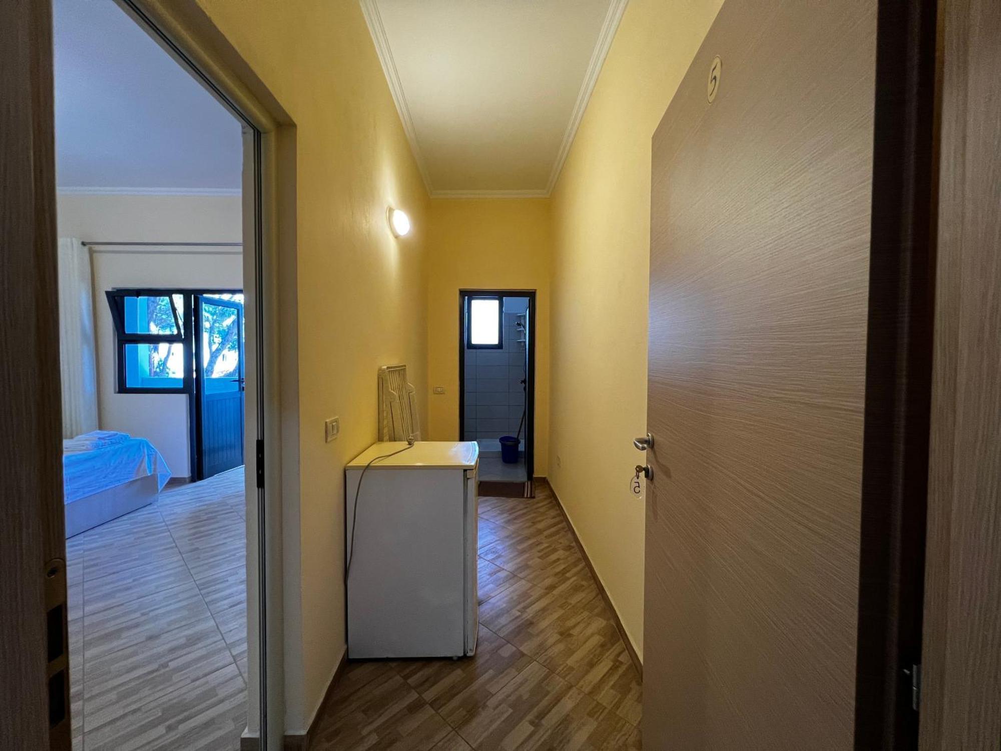 Canary Hotel Golem  Luaran gambar